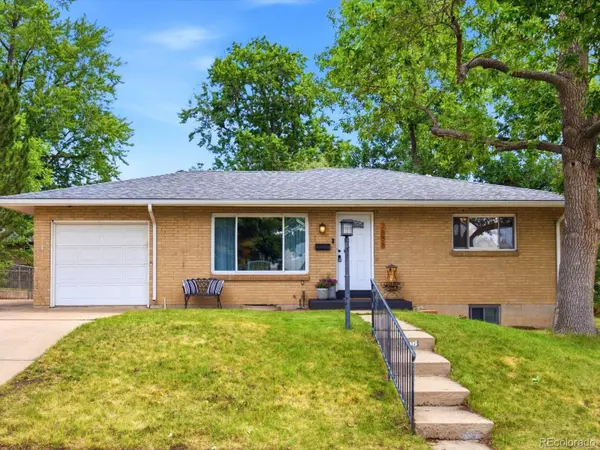 2888 S Zurich CT, Denver, CO 80236