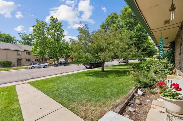 7711 W GLASGOW PL, Littleton, CO 80128