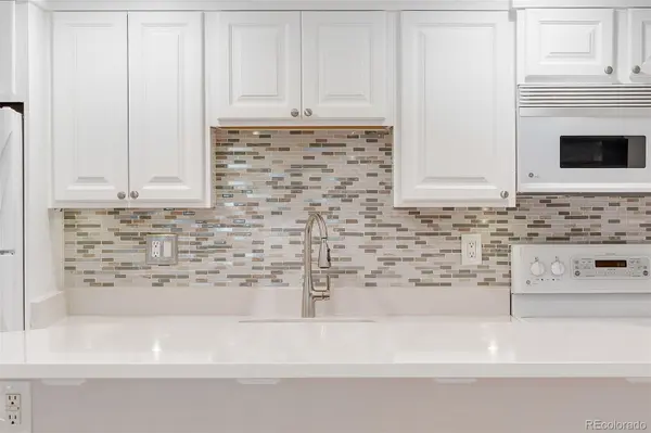 12043 W Cross DR #204, Littleton, CO 80127