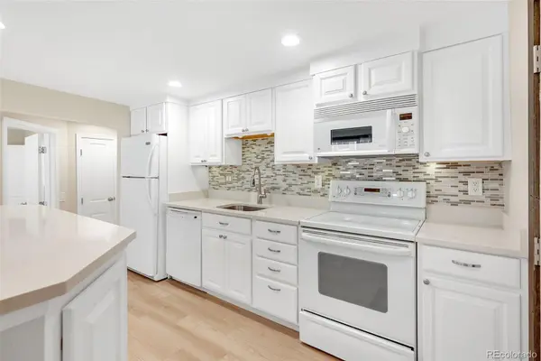 12043 W Cross DR #204, Littleton, CO 80127