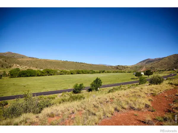 9852 Running Brook LN, Loveland, CO 80538
