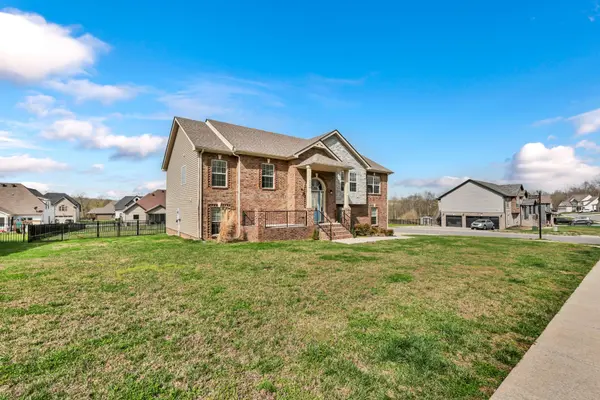 524 Cresthaven Ln, Clarksville, TN 37043