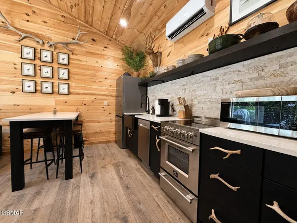 2338 Willow Lane, Sevierville, TN 37862
