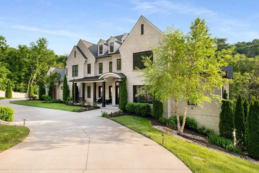 1236 Saxon Dr, Nashville, TN 37215