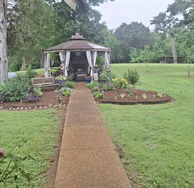 2890 Nance Bend Rd, Clifton, TN 38425
