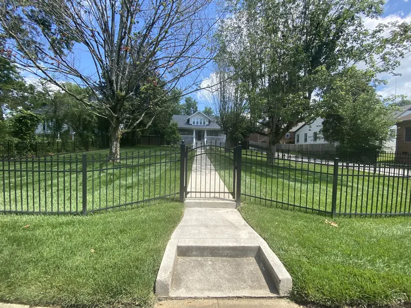 706 W 7th St, Columbia, TN 38401