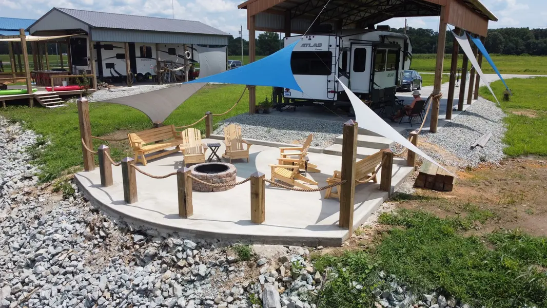 170 S River Front Dr, Clifton, TN 38425