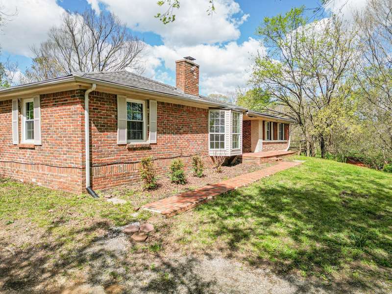 312 Sunnyside Ln, Columbia, TN 38401