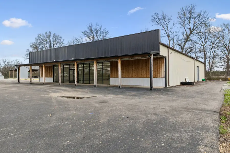 9090 US Highway 70 #E, Mc Ewen, TN 37101