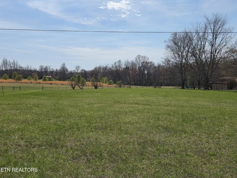 195 NW Ray Cem Rd, Sparta, TN 38583