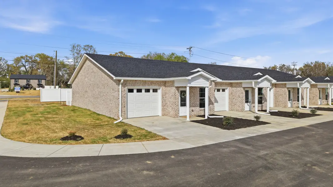 741 Kings Ln #C-13, Tullahoma, TN 37388