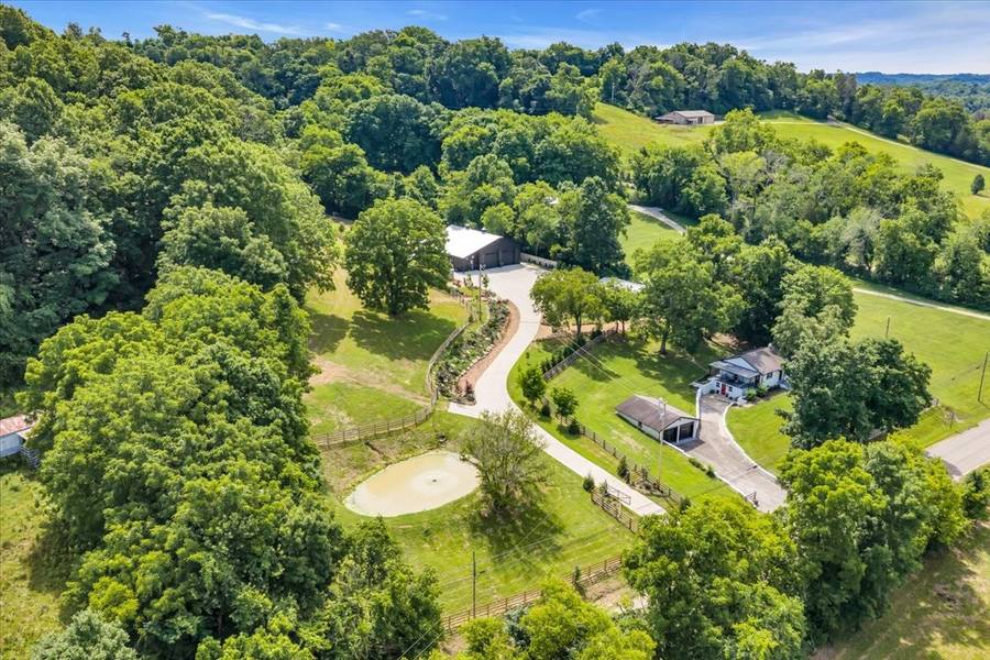 2896 Fly Rd, Santa Fe, TN 38482