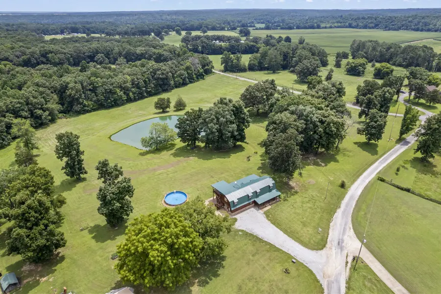 94 Oxford Rd, Holladay, TN 38341