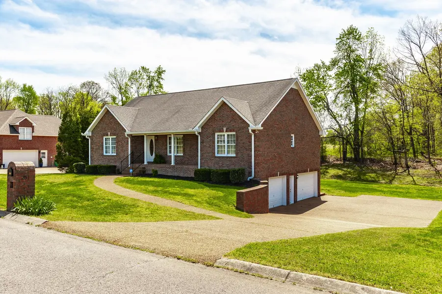 251 Allen Dr, Greenbrier, TN 37073