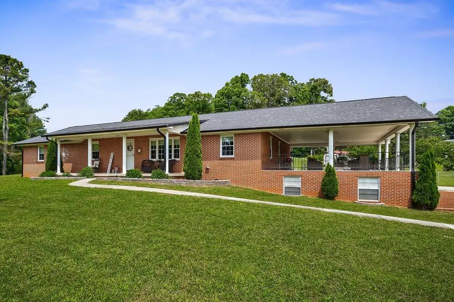 1069 McGregor Ln, Cookeville, TN 38501