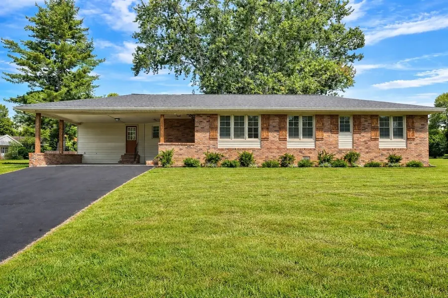 207 Donna Dr, Hopkinsville, KY 42240