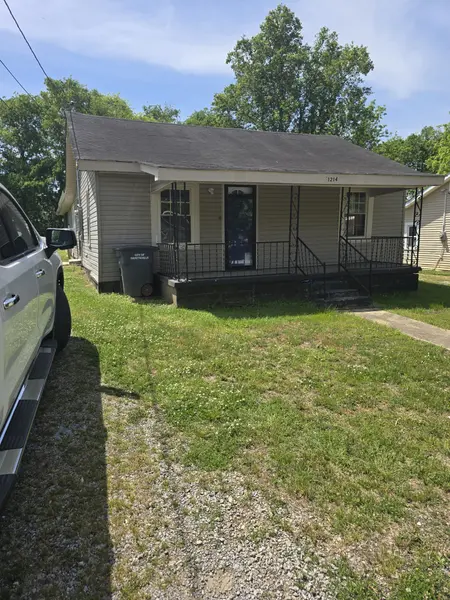 1214 Locust St, Fayetteville, TN 37334
