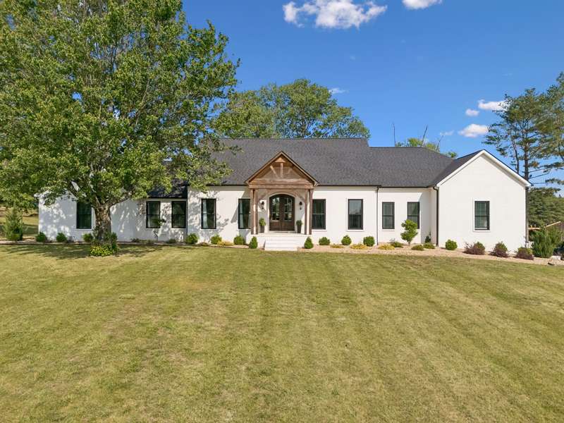 418 Rutherford Ln, Columbia, TN 38401