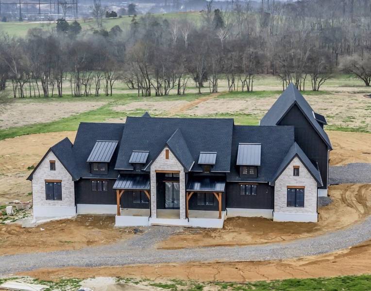 2388 Darks Mill Rd, Columbia, TN 38401