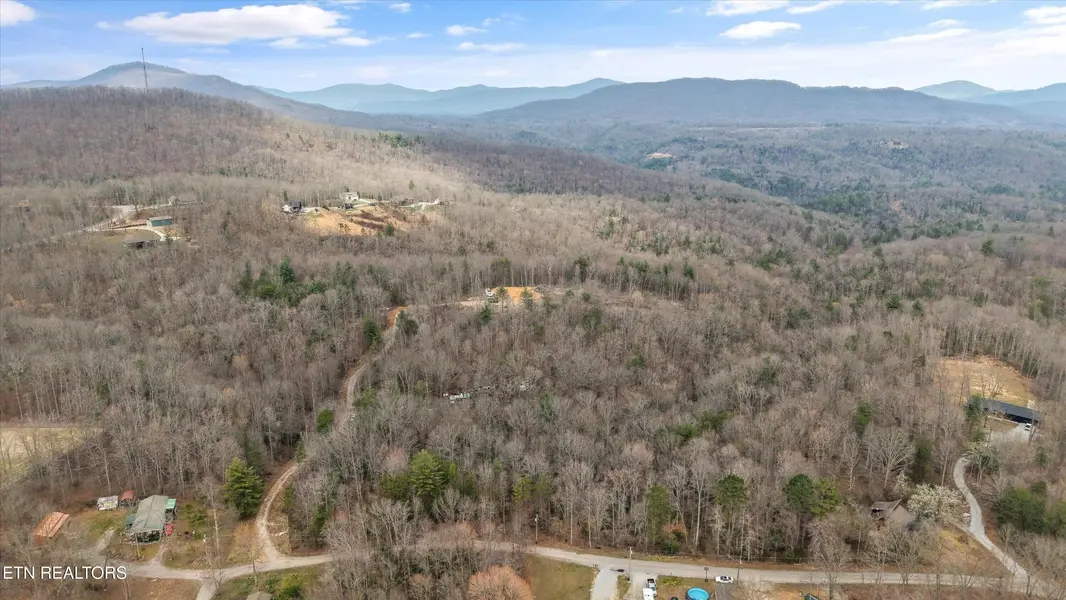222 Heritage Hills Rd, Harriman, TN 37748
