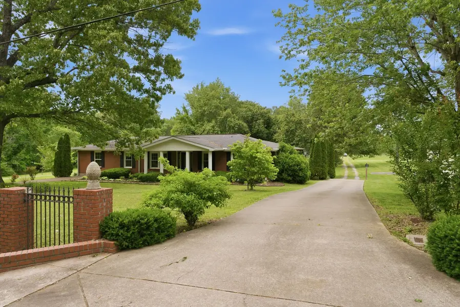 4449 Washington Rd, Greenbrier, TN 37073