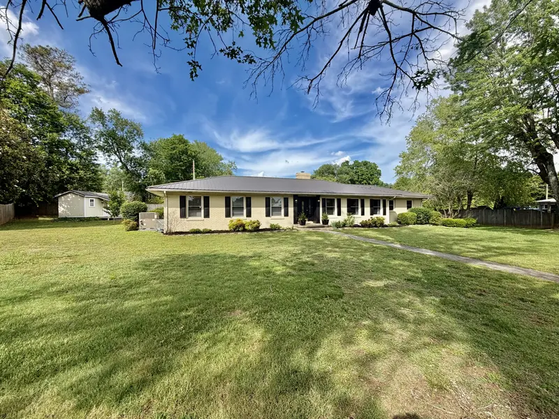 232 Admiral Cir, Lawrenceburg, TN 38464