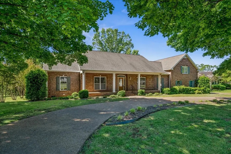 210 Montchanin Dr, Old Hickory, TN 37138