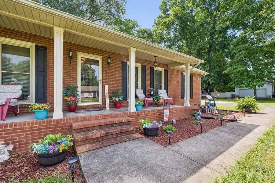 2117 Safe Haven Cir, Estill Springs, TN 37330