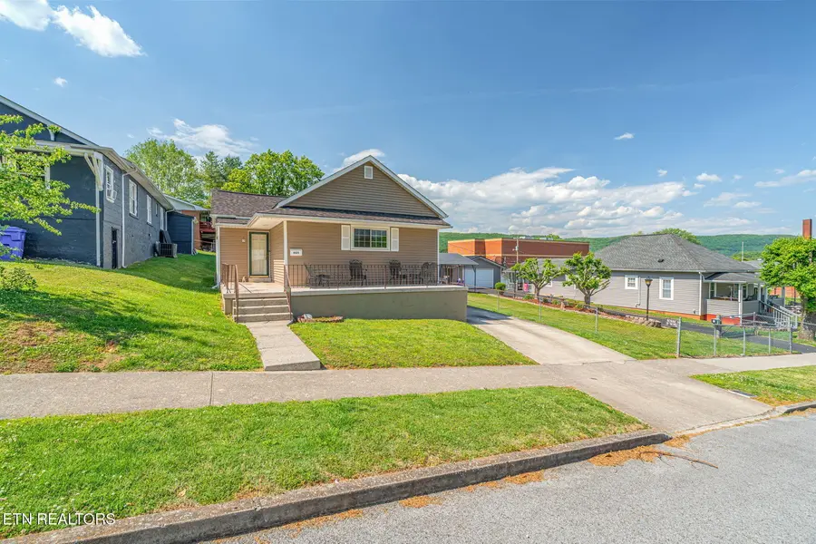 905 Cumberland St, Harriman, TN 37748