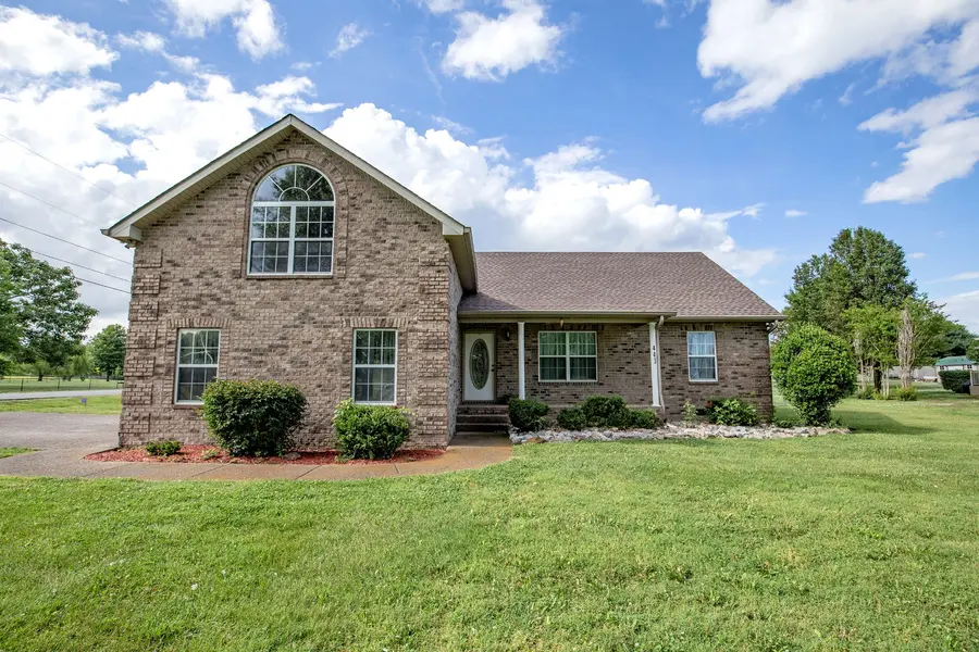 443 Clearview Rd, Cottontown, TN 37048
