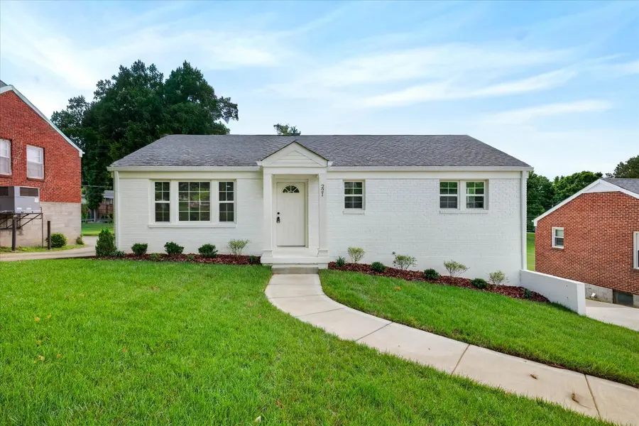 221 Clearview Dr, Clarksville, TN 37043