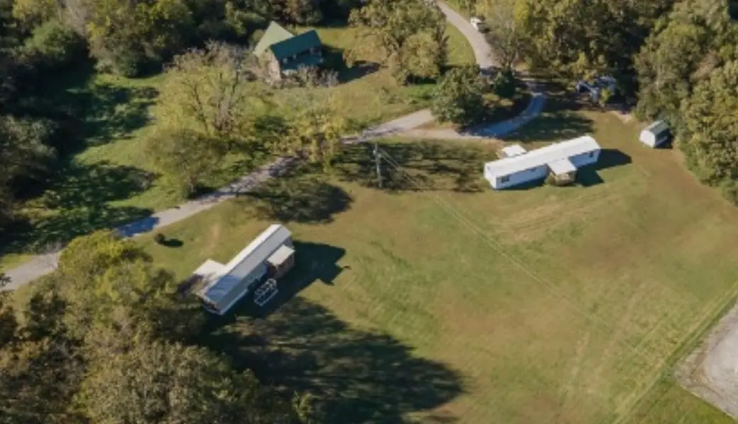990 Community Rd, Nunnelly, TN 37137