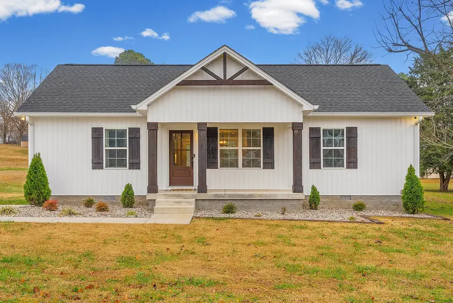 205 Maple St, Adams, TN 37010