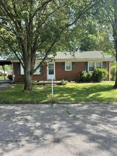 527 7th St, Lawrenceburg, TN 38464