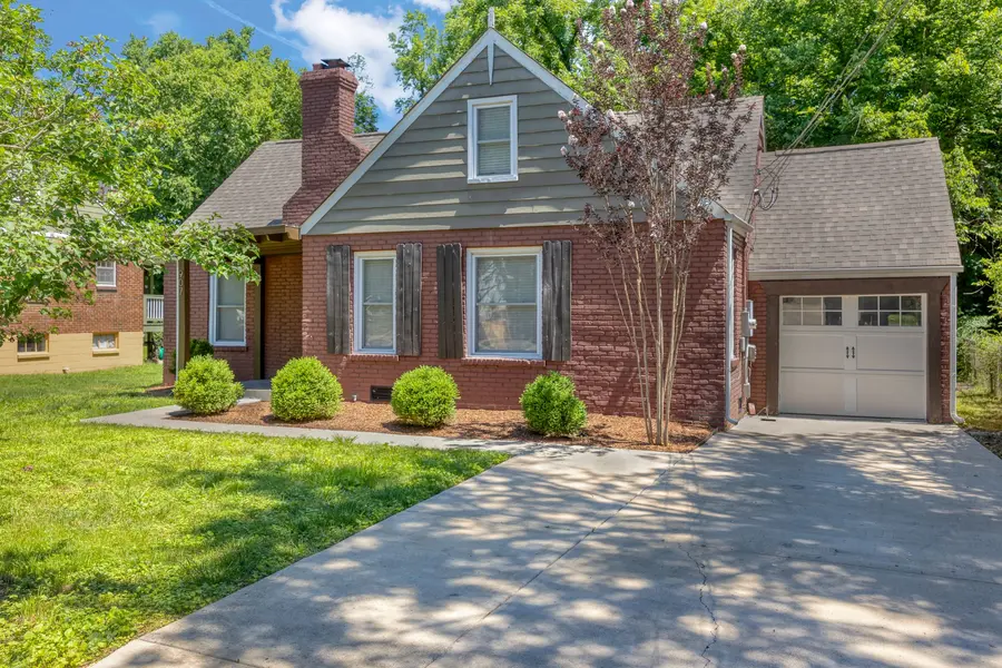907 Burchwood Ave, Nashville, TN 37216