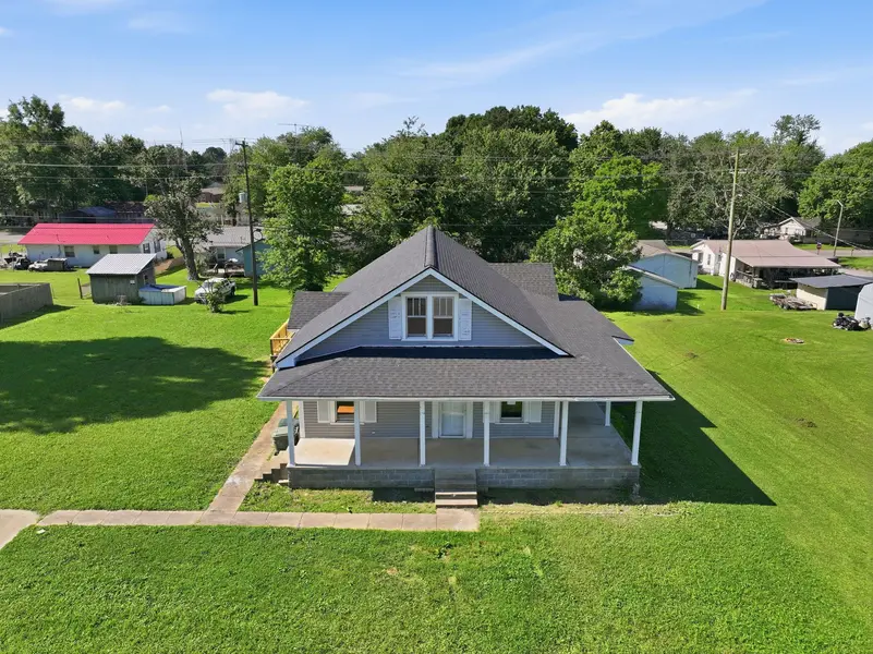 323 Kennedy St, Lawrenceburg, TN 38464
