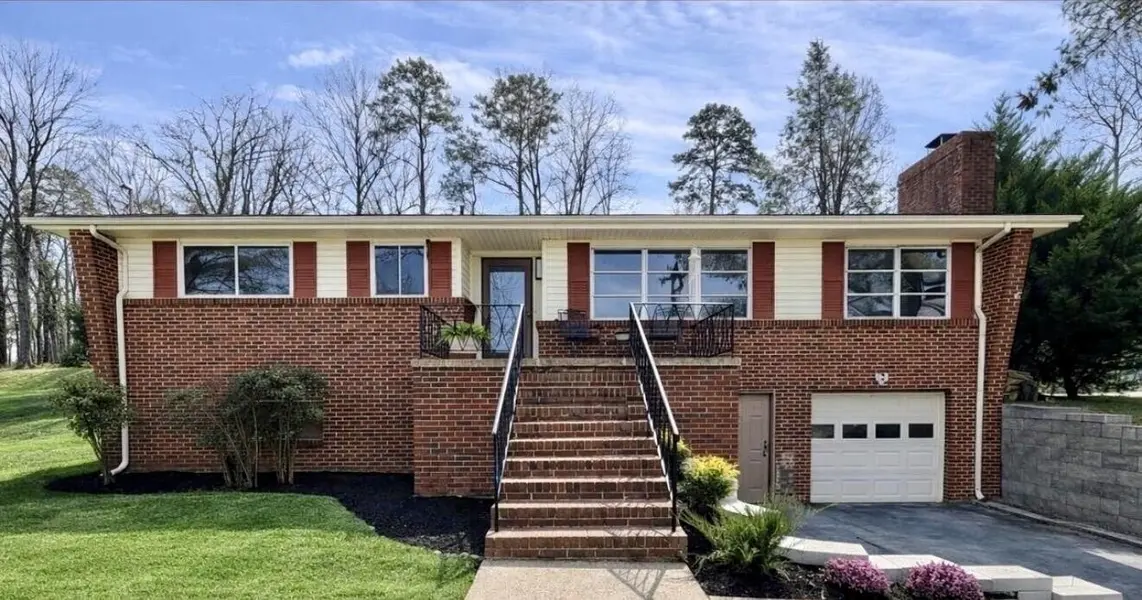 1402 John Ross Road, Chattanooga, TN 37412