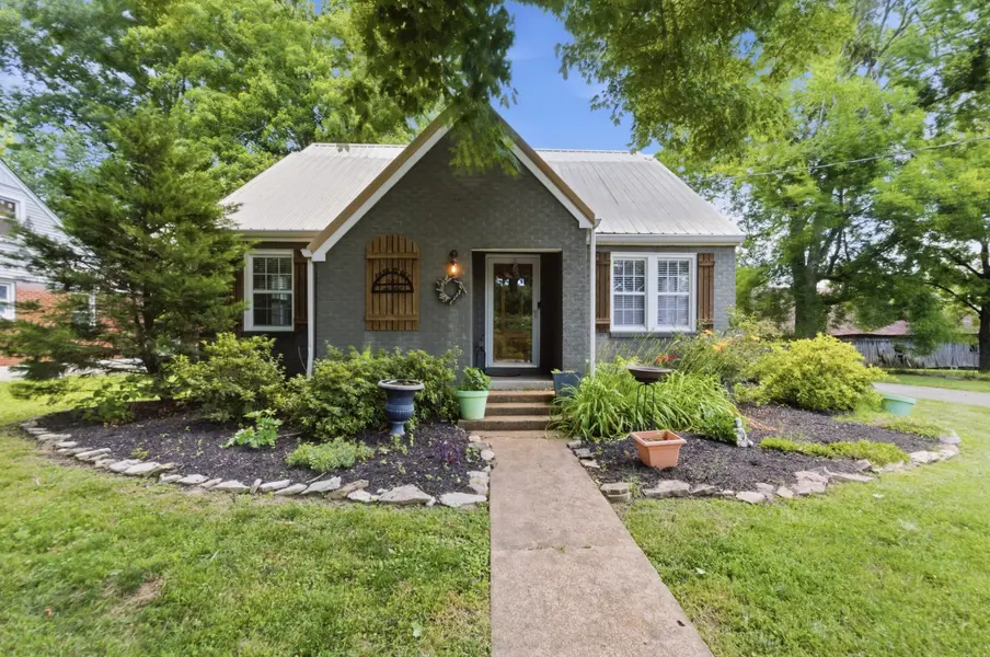 103 Barnwell Avenue, Centerville, TN 37033