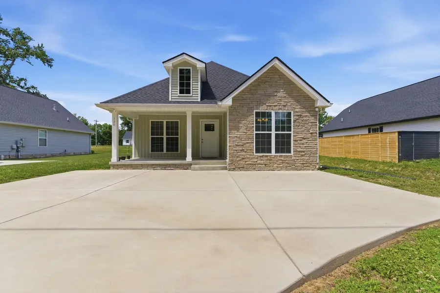 120 Mazie Dr, Lafayette, TN 37083