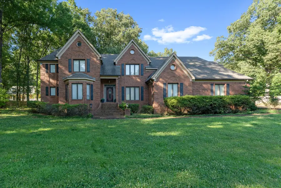 10065 E Country Way Dr, Cordova, TN 38018
