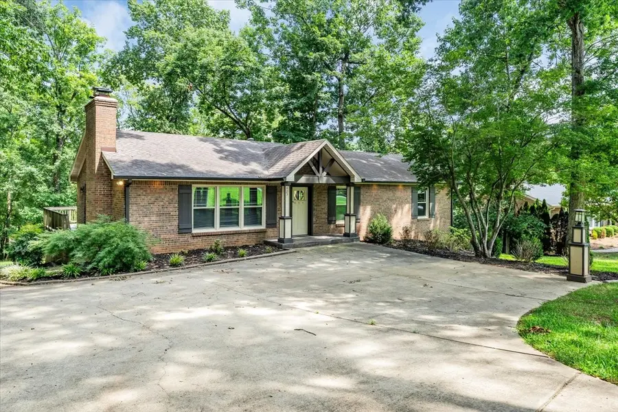 423 Rivermont Dr, Clarksville, TN 37043