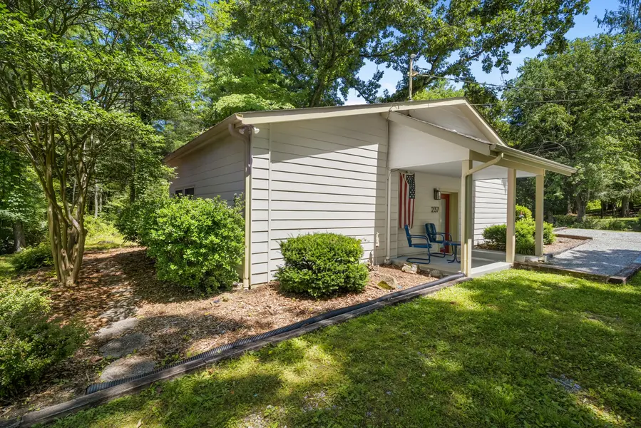 237 Lake Odonnell Rd, Sewanee, TN 37375