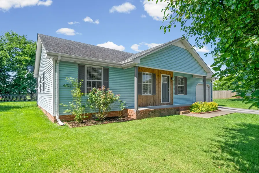 932 Linda Dr, Oak Grove, KY 42262