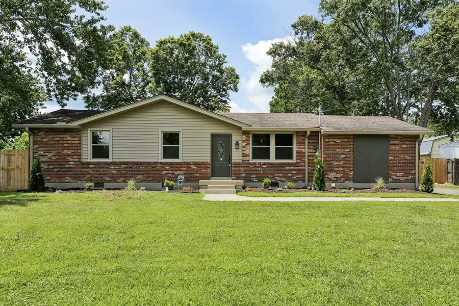 2108 Lynwood Dr, Greenbrier, TN 37073