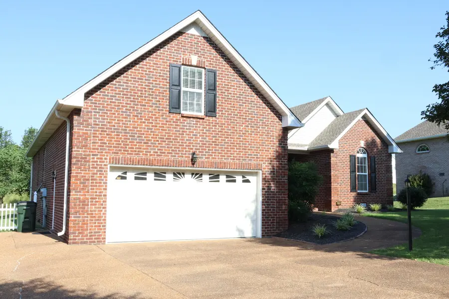332 Hazeltine Dr, Gallatin, TN 37066