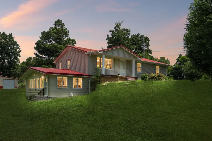 827 Tommy Oliver Rd, Clarksville, TN 37042