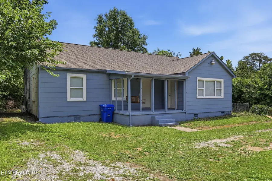 826 N Chamberlain Ave, Rockwood, TN 37854