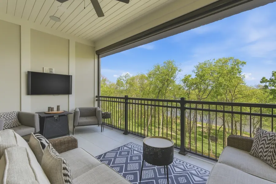 1024 Club View Drive #B301, Gallatin, TN 37066