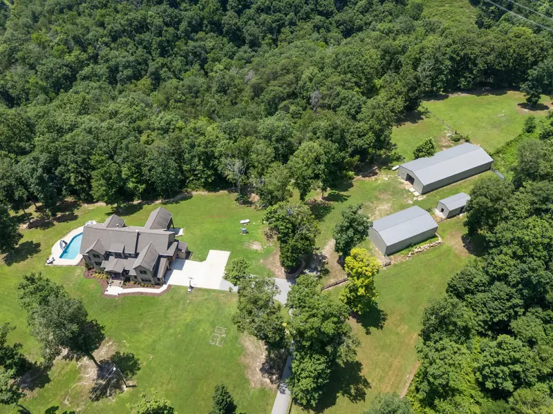1370 Leatherwood Rd, White Bluff, TN 37187