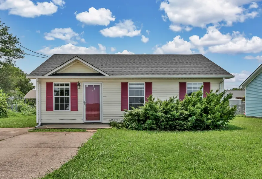963 Stateline Rd, Oak Grove, KY 42262